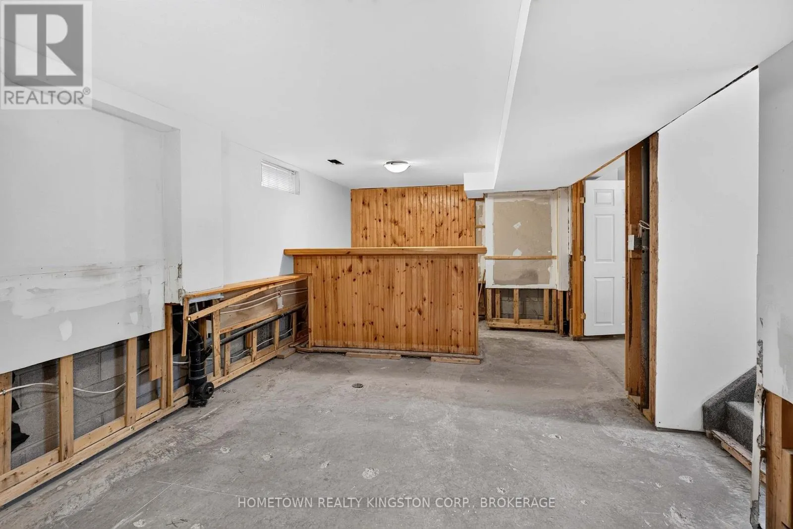 1096 WILLOWOOD DRIVE