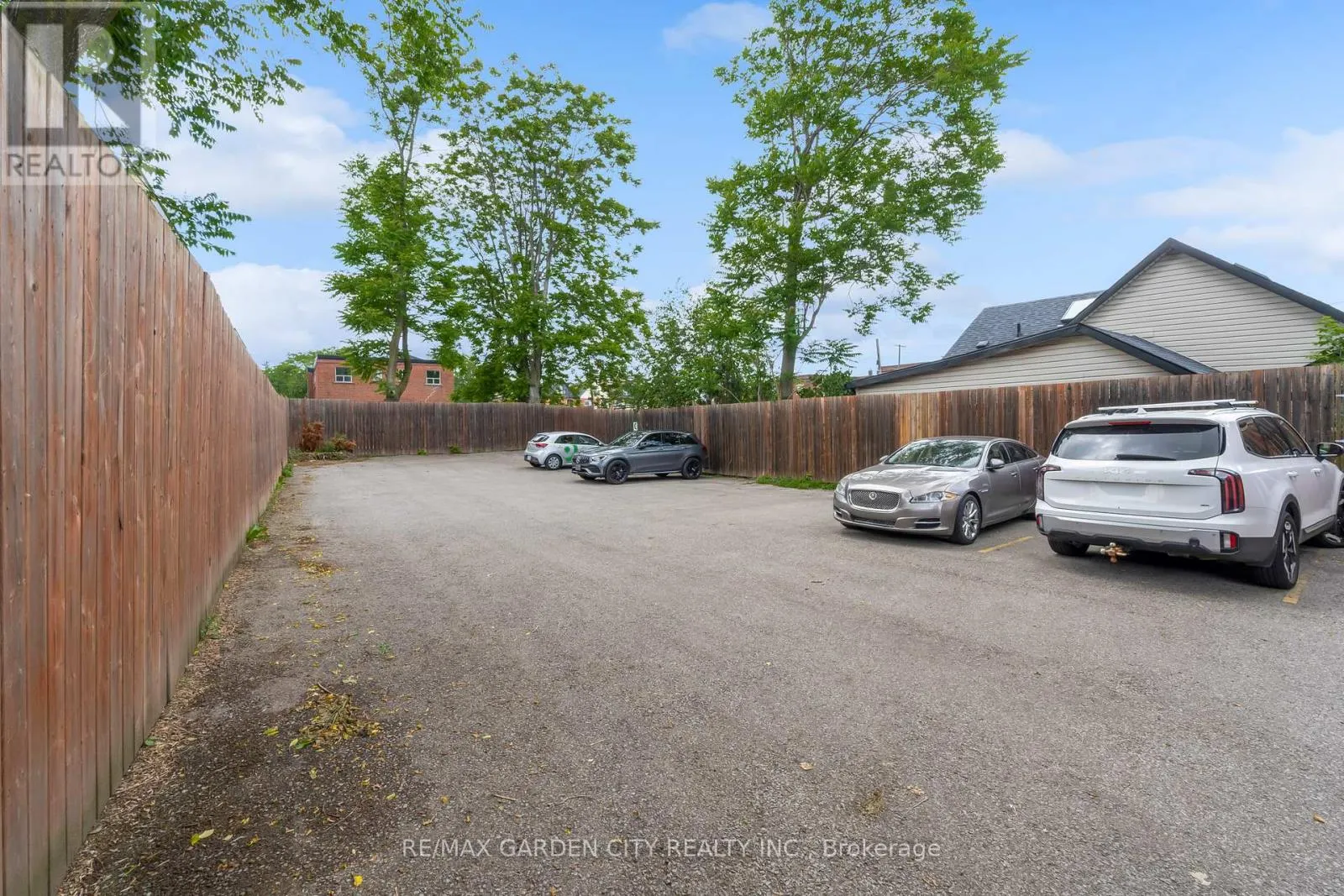 4 LOWER - 16 MYRTLE AVENUE