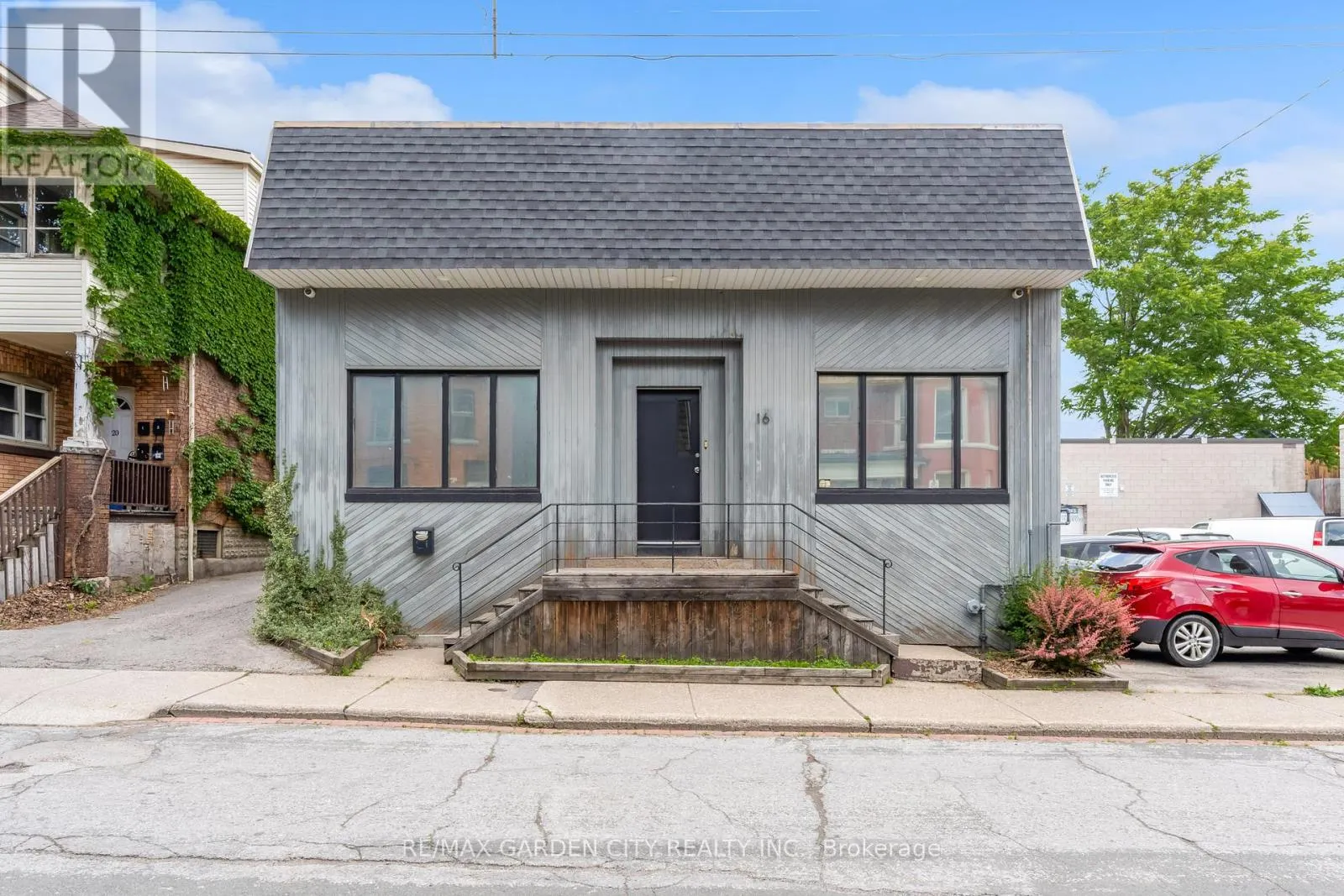 4 LOWER - 16 MYRTLE AVENUE