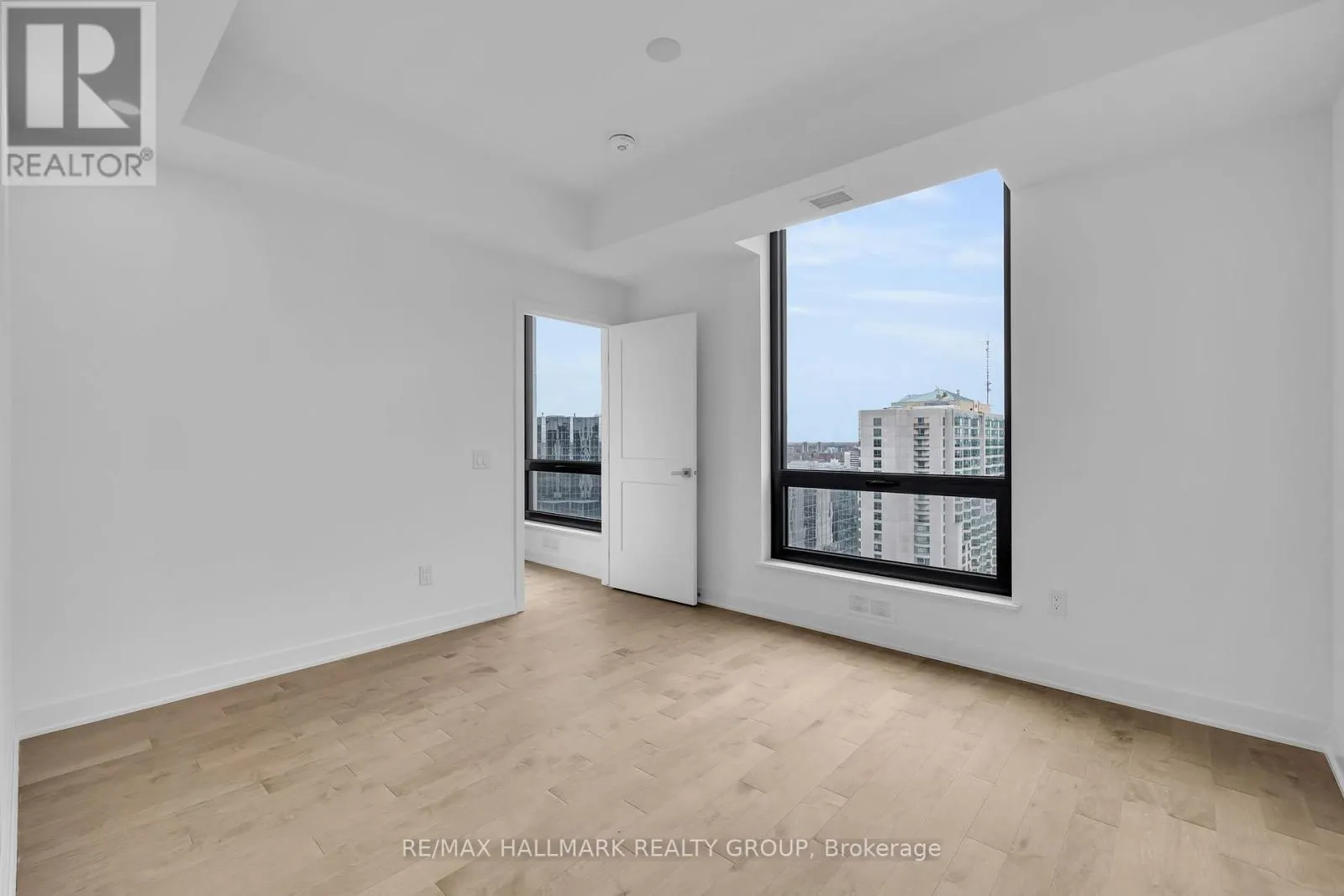 2604 - 340 QUEEN STREET