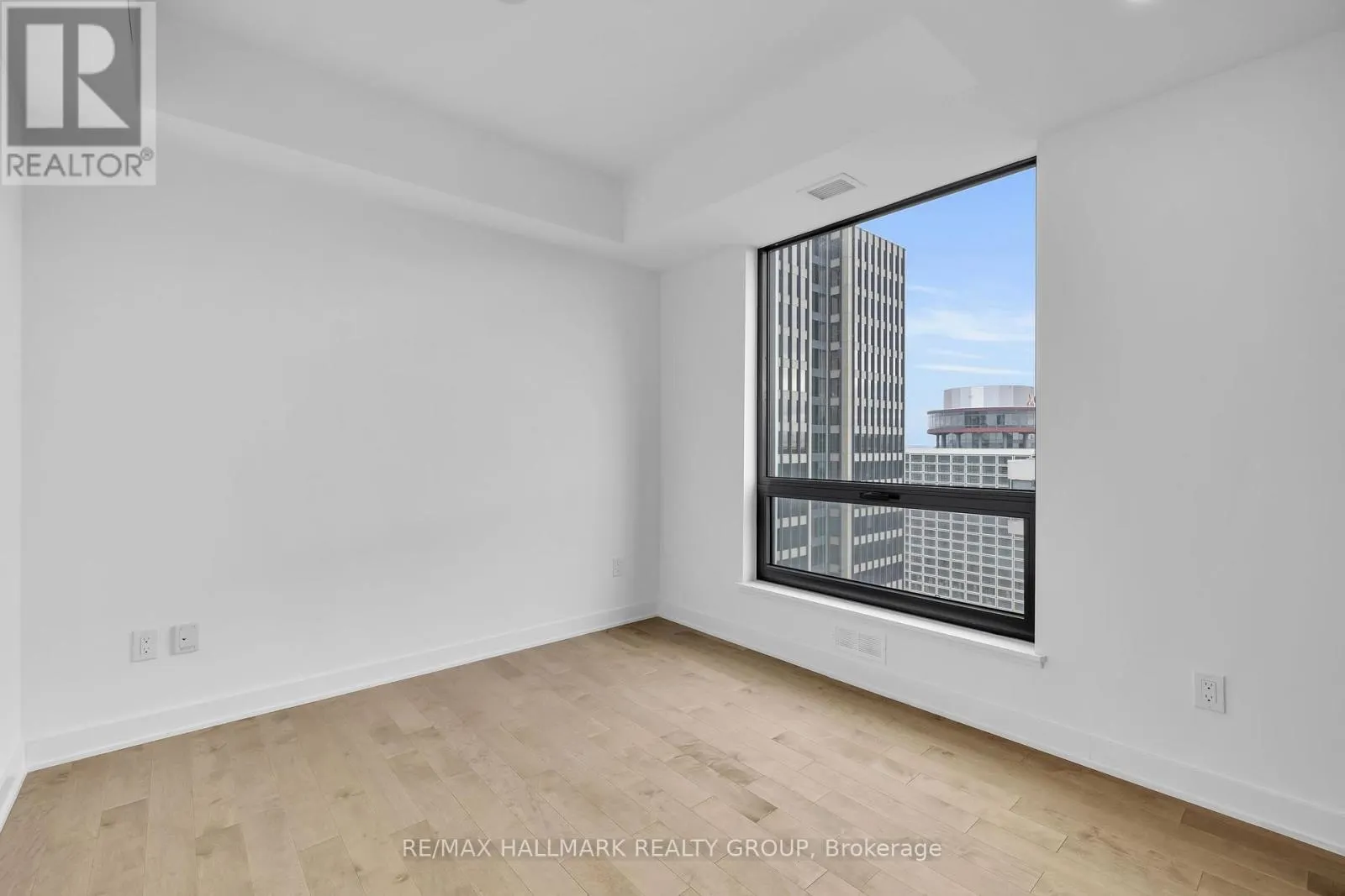2604 - 340 QUEEN STREET