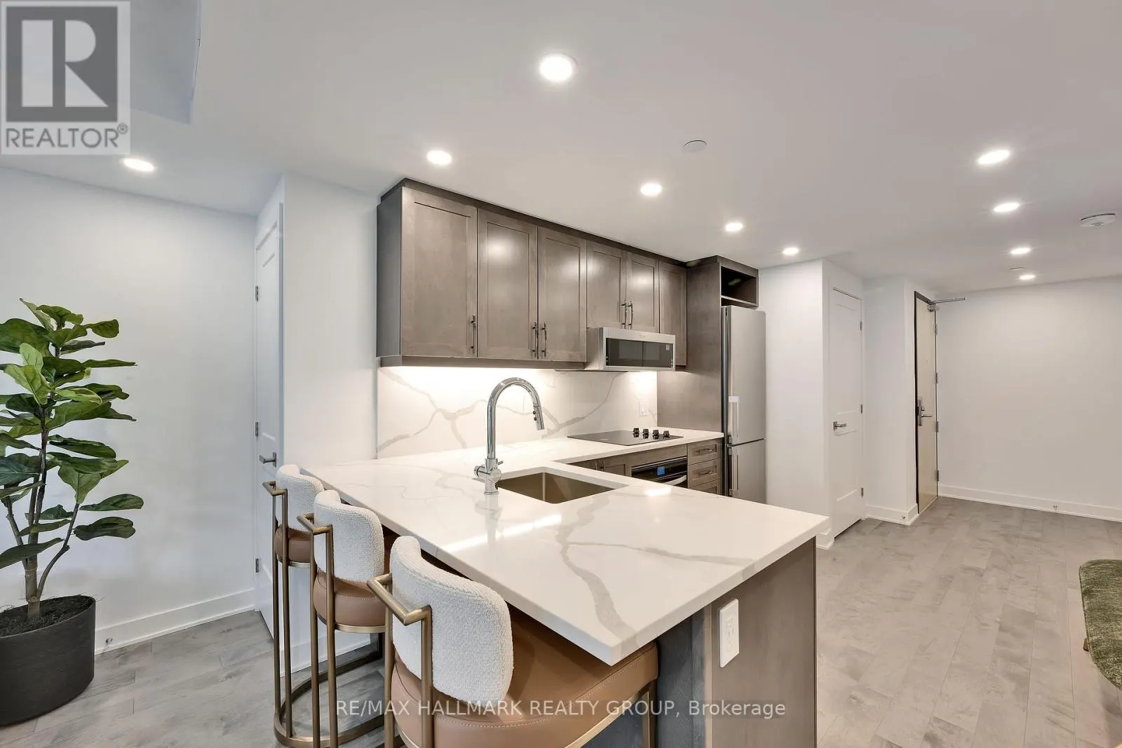 401 - 340 QUEEN STREET