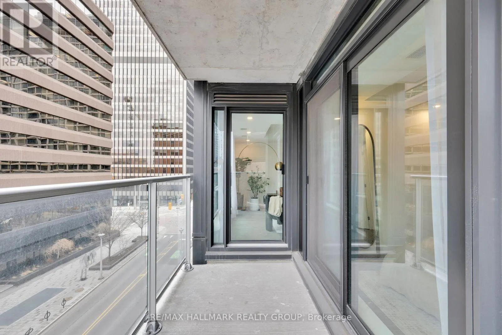 401 - 340 QUEEN STREET