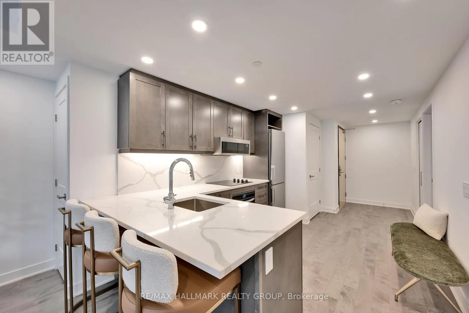 401 - 340 QUEEN STREET