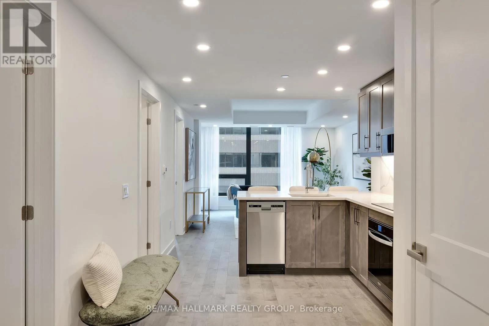 401 - 340 QUEEN STREET