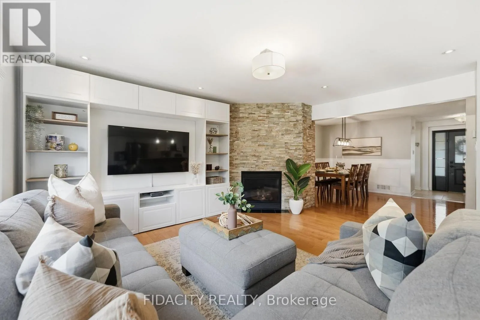 206 MISTRAL WAY
