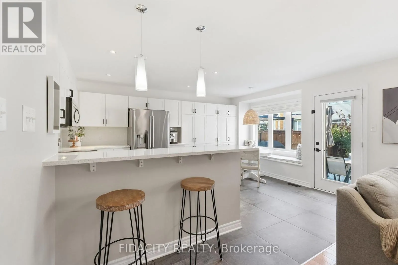 206 MISTRAL WAY