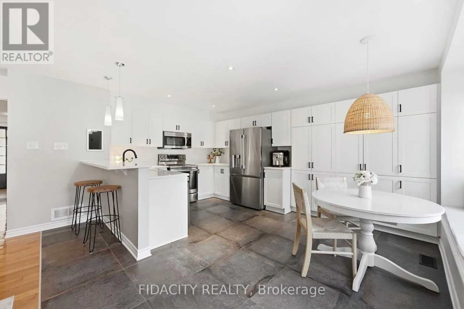 206 MISTRAL WAY