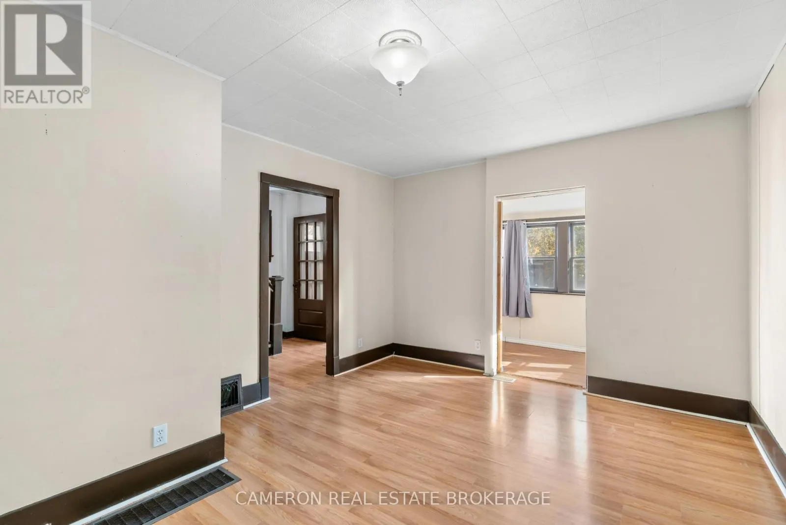 10 PINE LANE