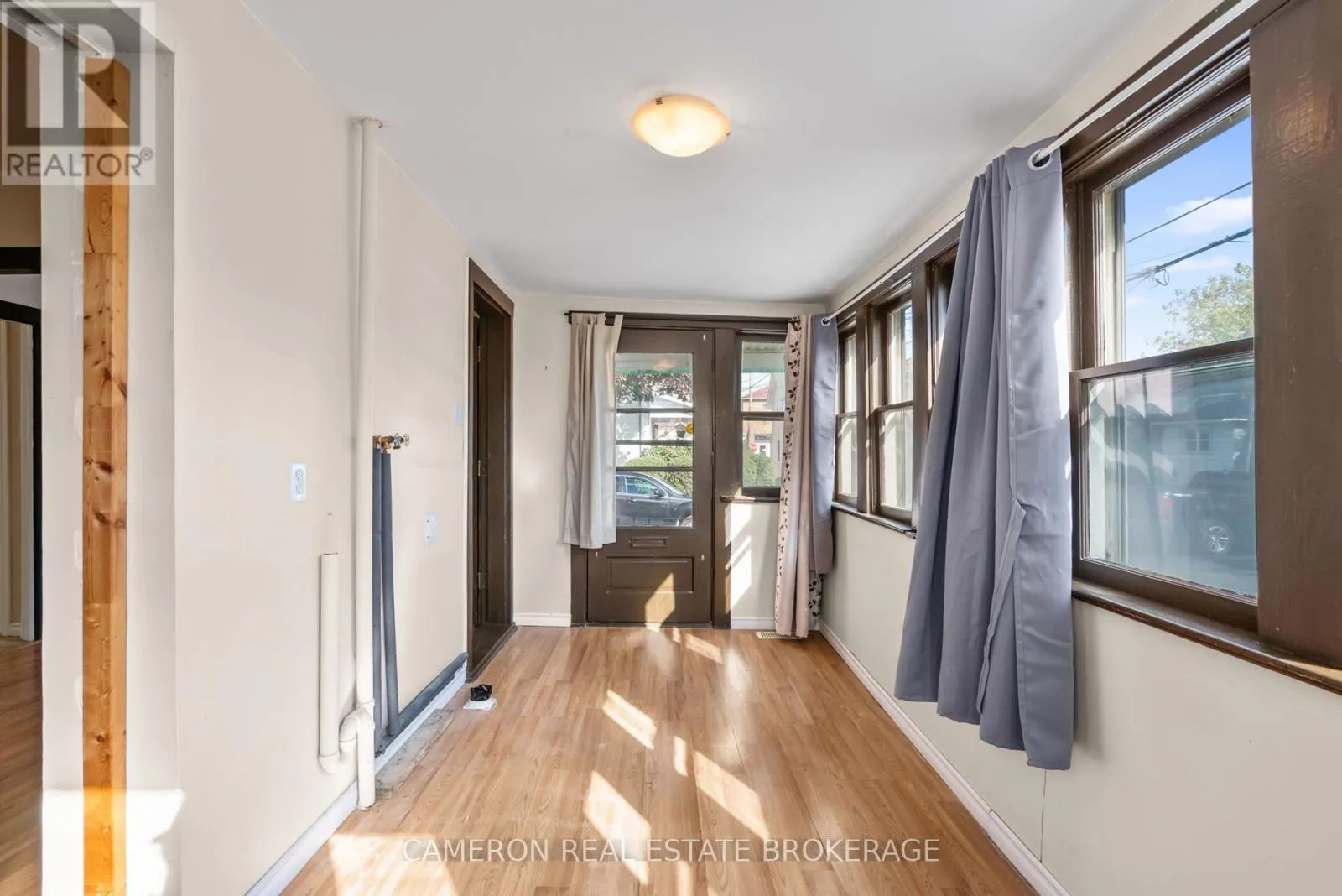 10 PINE LANE