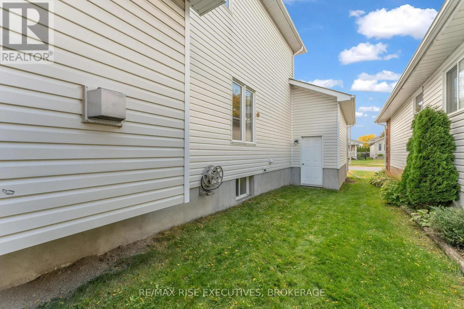 370 COOKE CRESCENT
