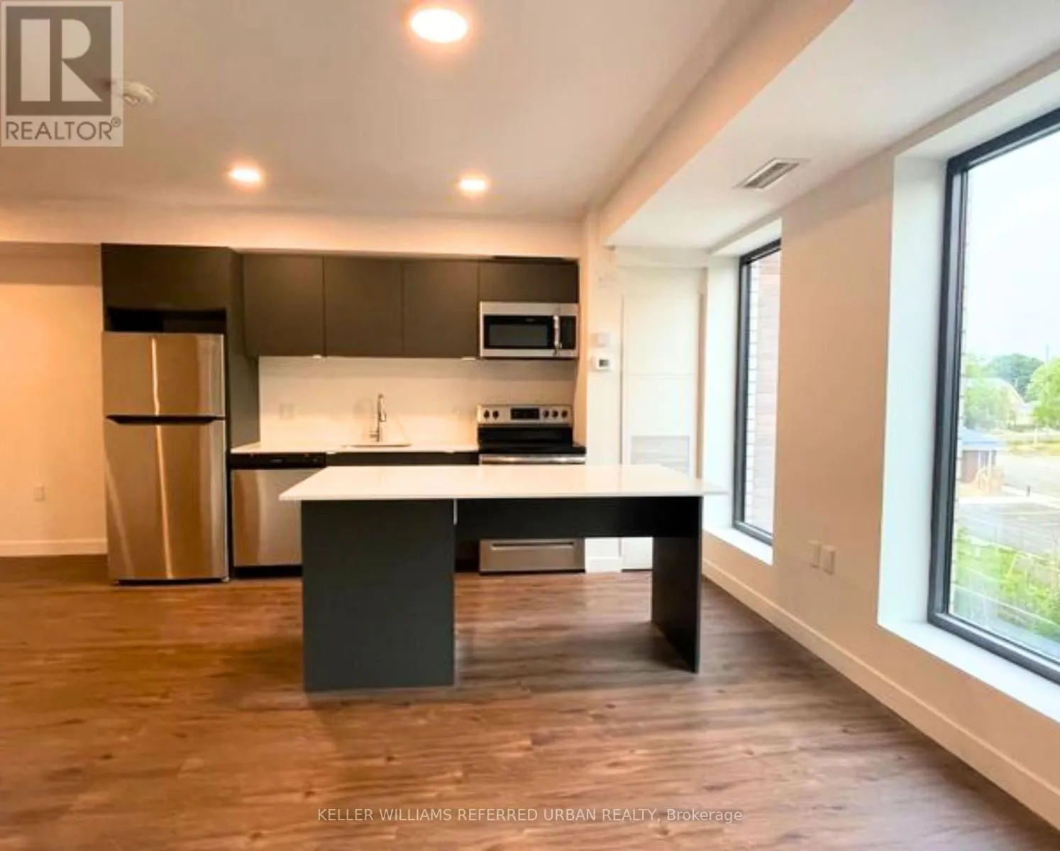 316 - 325 UNIVERSITY AVENUE W