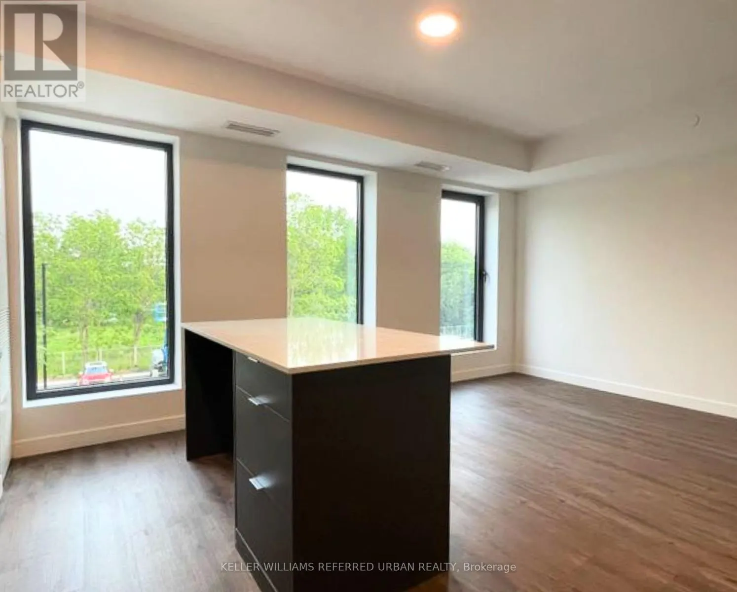 316 - 325 UNIVERSITY AVENUE W
