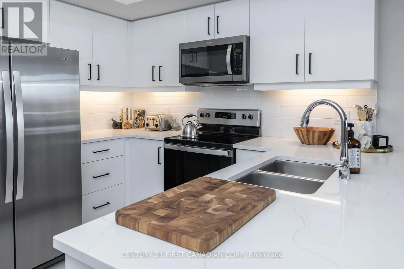 1204 - 4286 KING STREET #1204