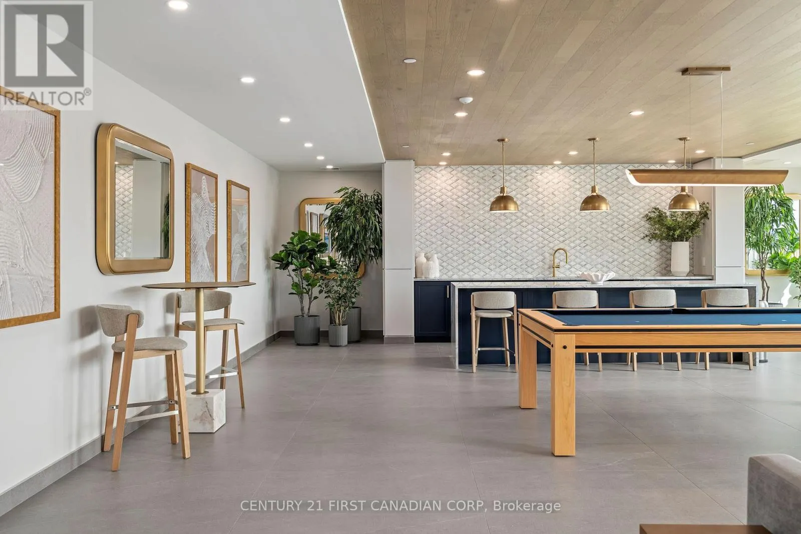 1204 - 4286 KING STREET #1204