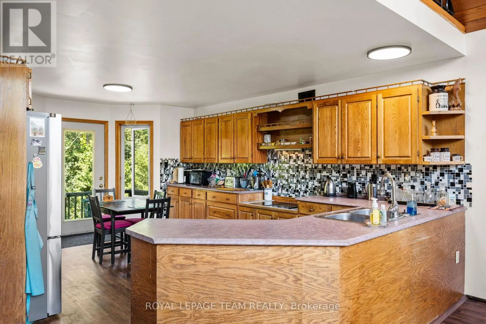 4984 DUNROBIN ROAD