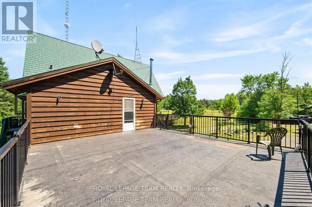 4984 DUNROBIN ROAD