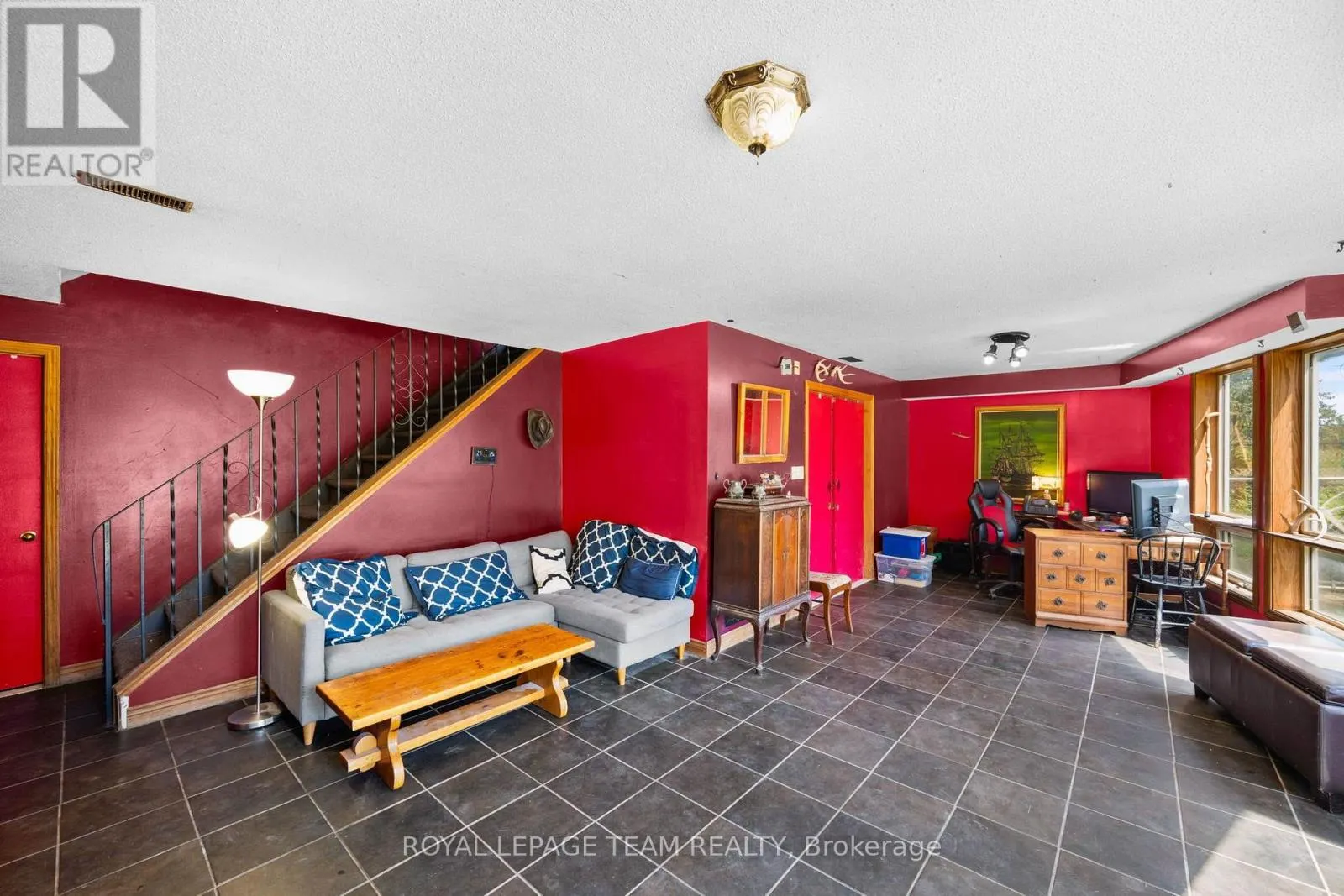 4984 DUNROBIN ROAD