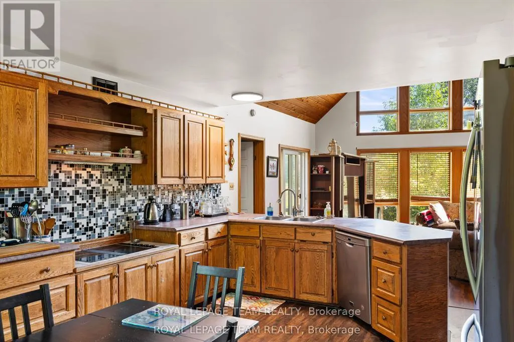4984 DUNROBIN ROAD
