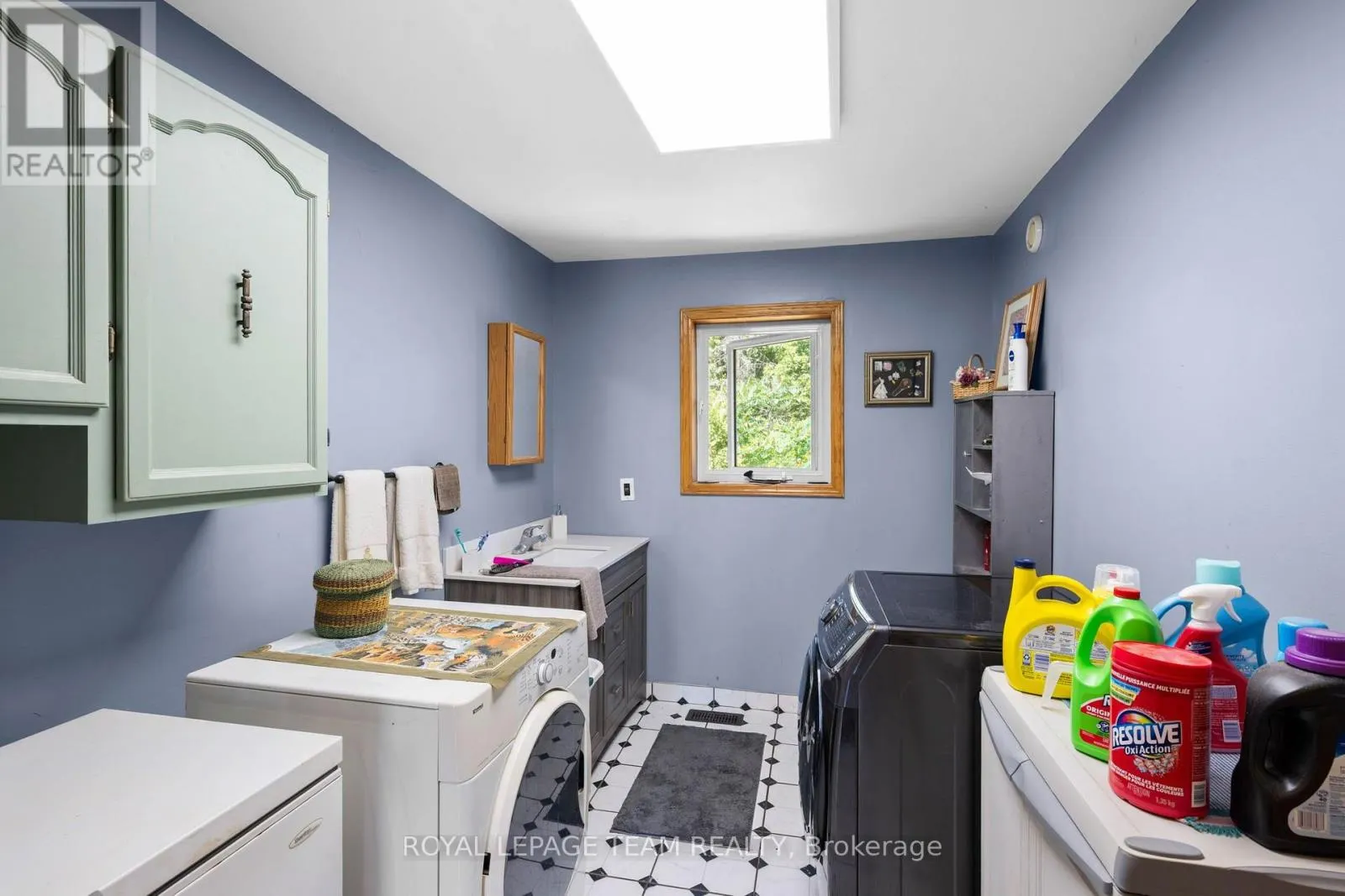 4984 DUNROBIN ROAD