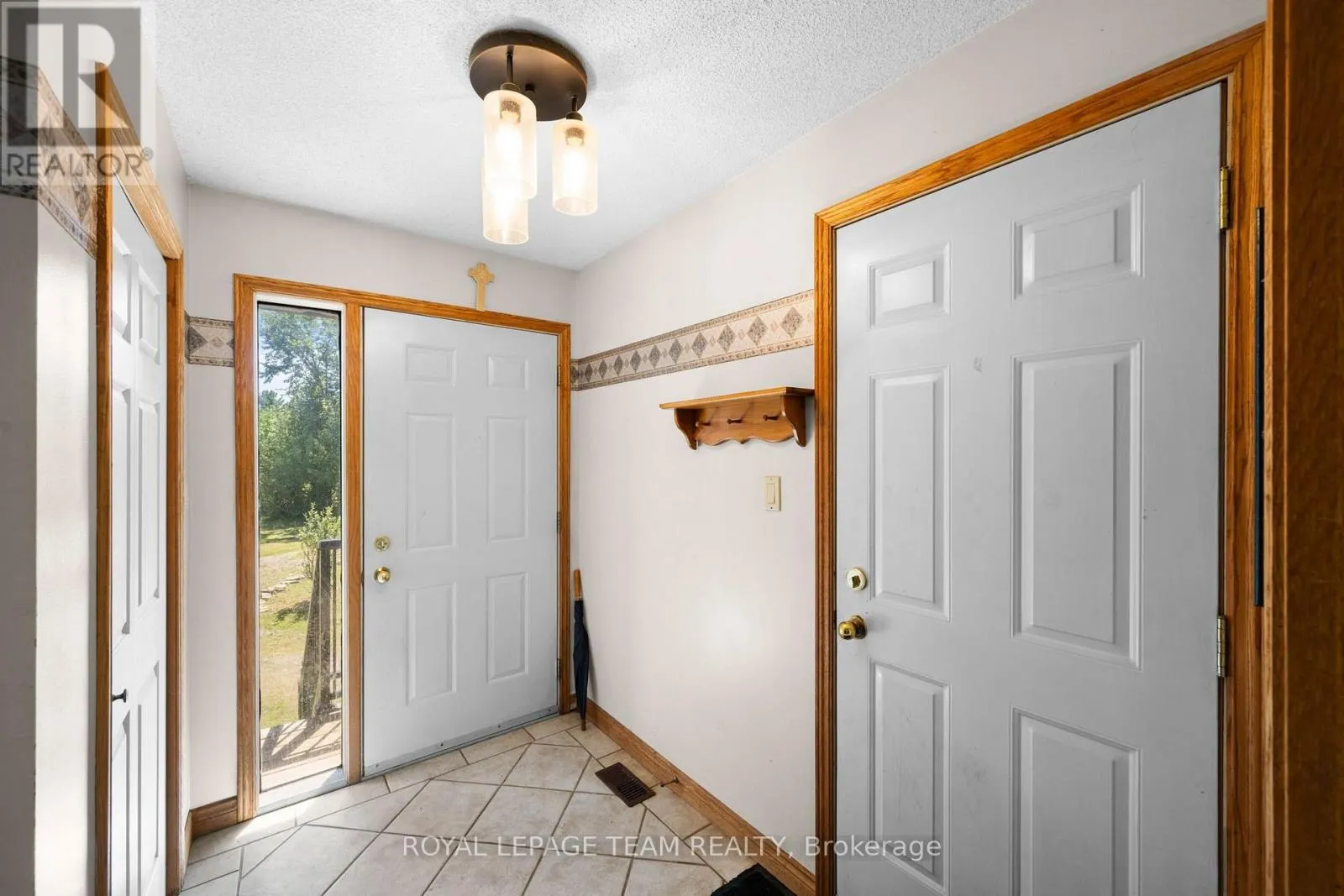 4984 DUNROBIN ROAD
