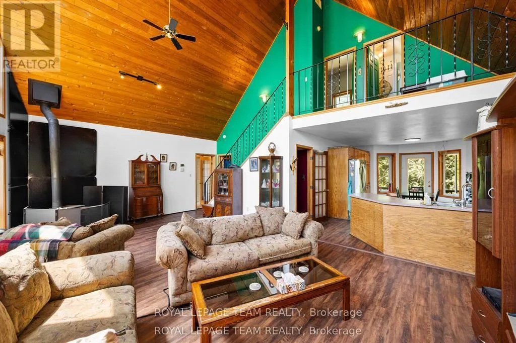 4984 DUNROBIN ROAD