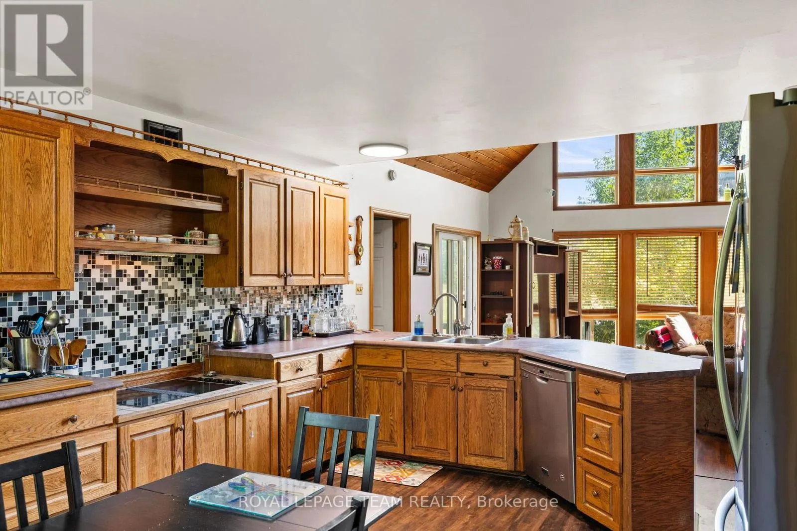 4984 DUNROBIN ROAD