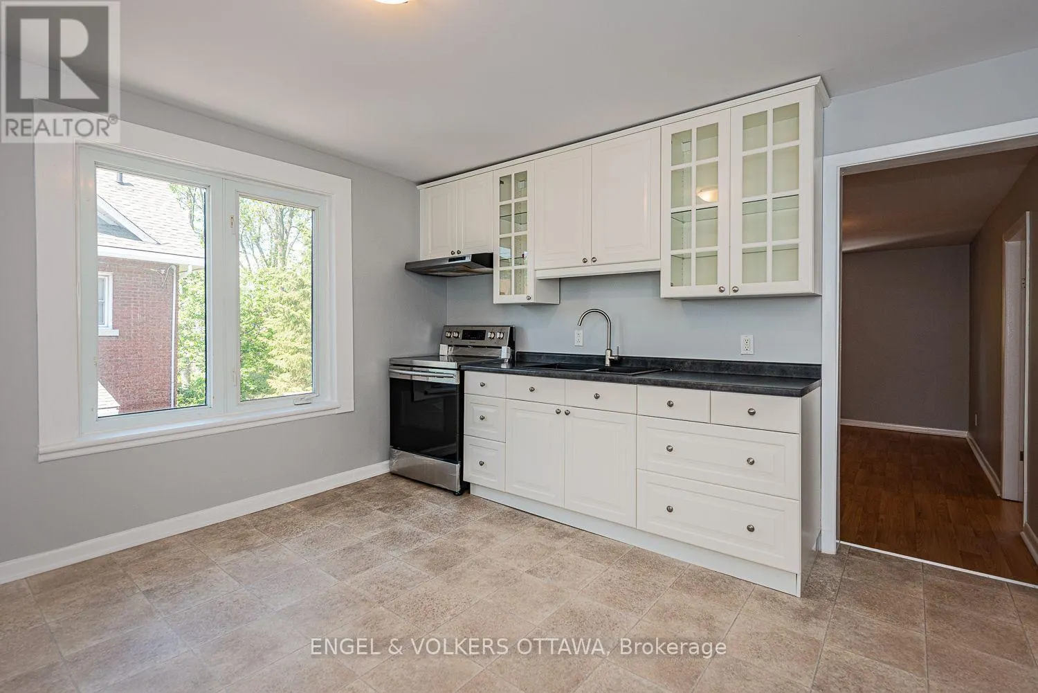 43A CLARENDON AVENUE