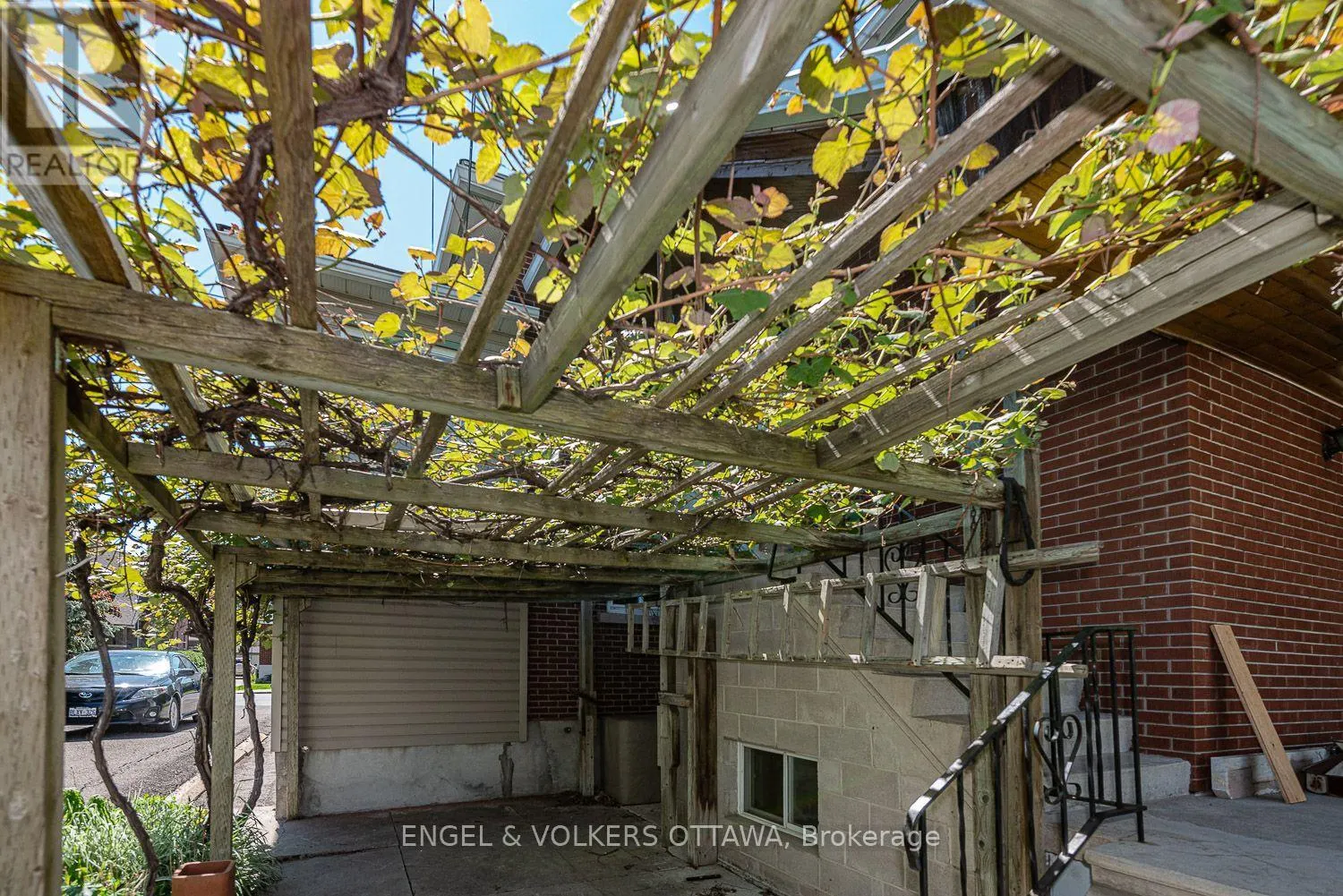 43A CLARENDON AVENUE
