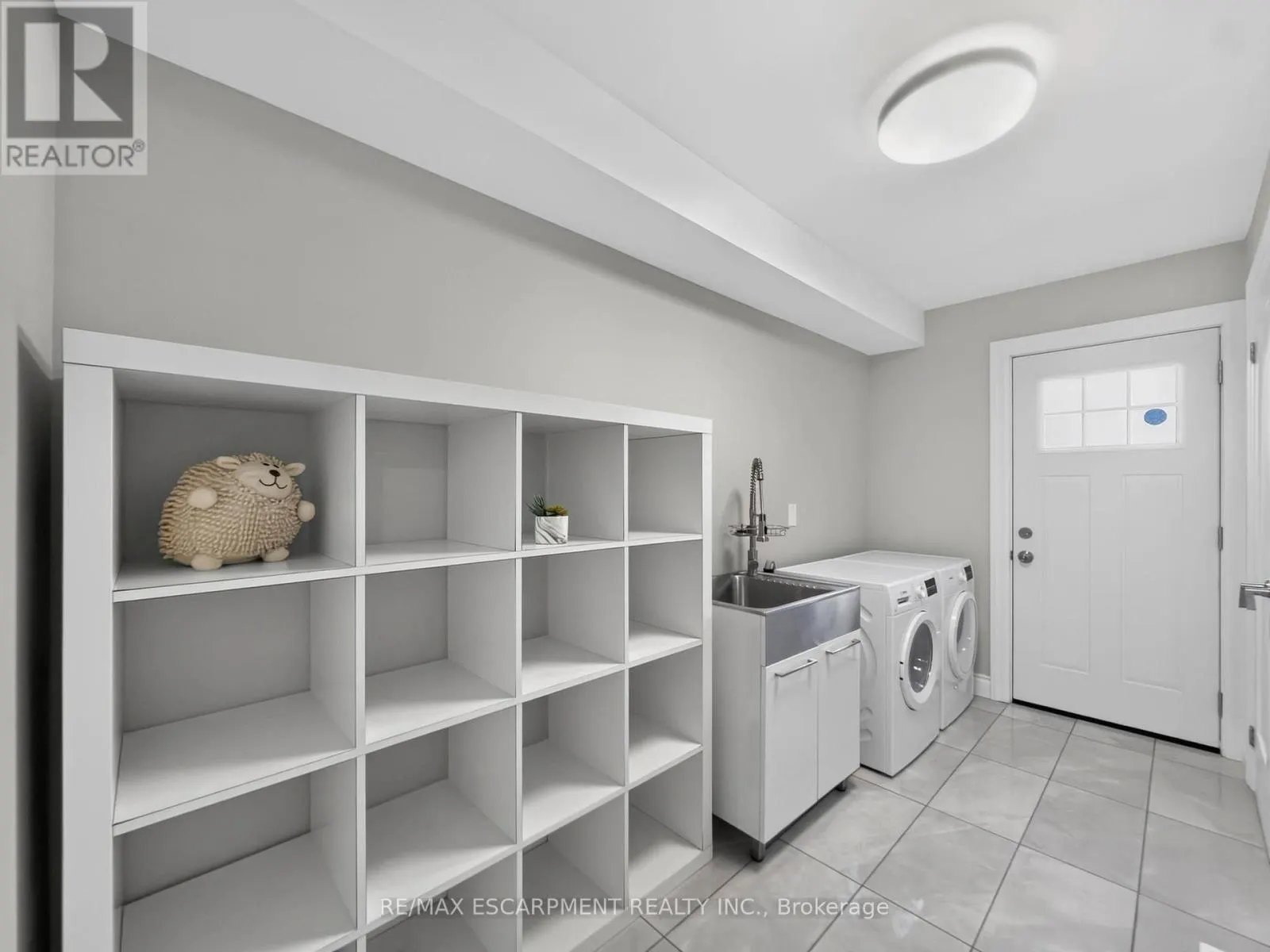 12 SUNDROP COURT