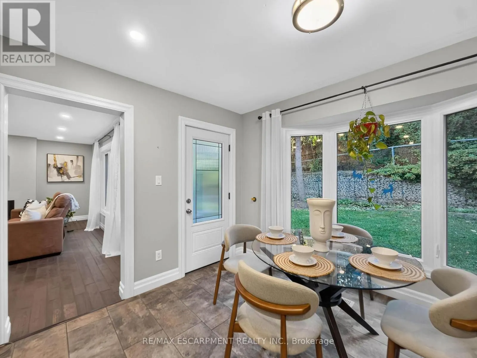 12 SUNDROP COURT
