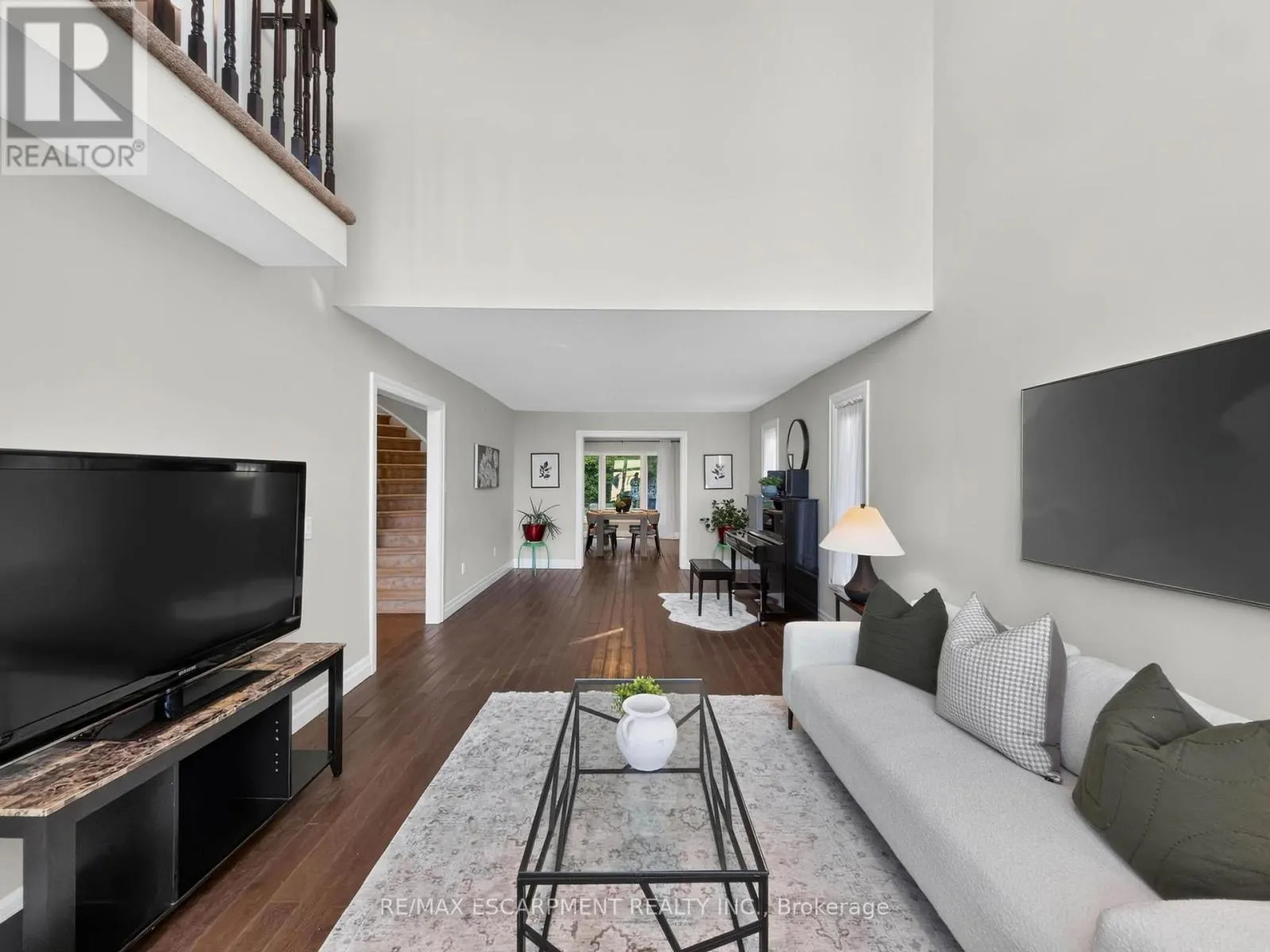12 SUNDROP COURT