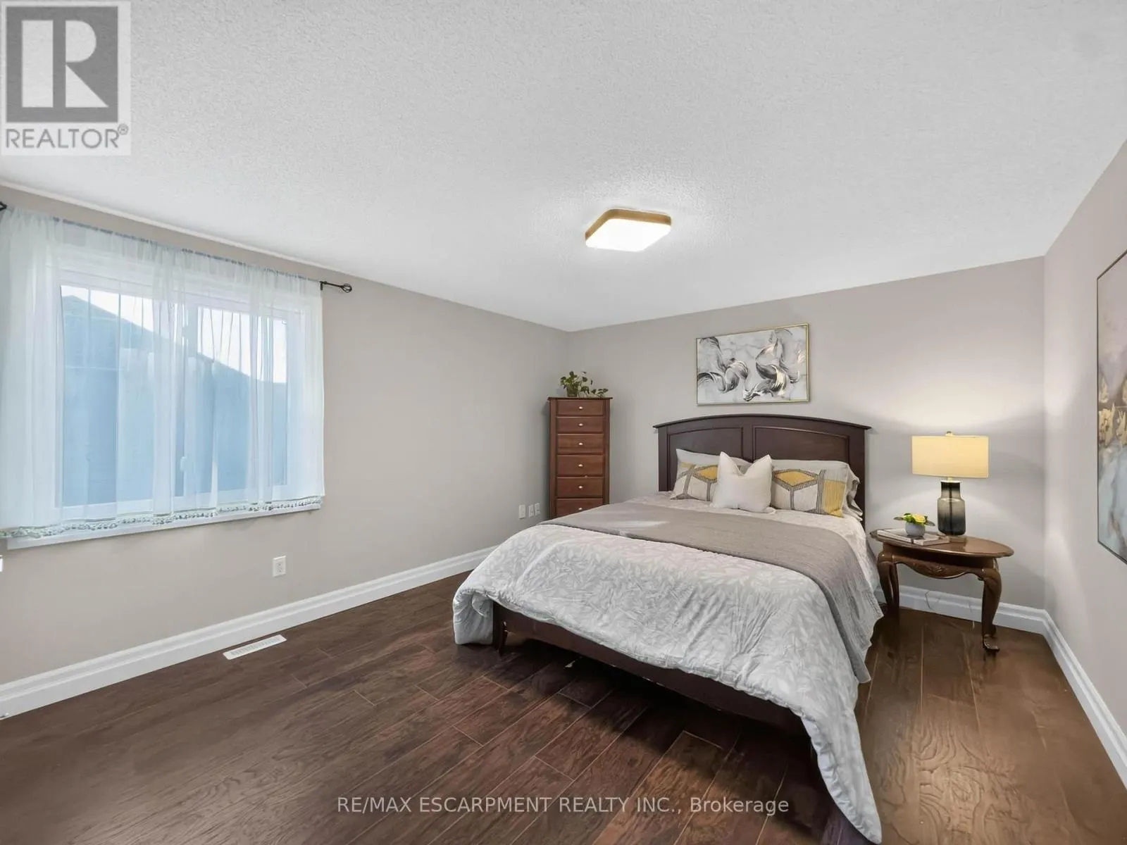 12 SUNDROP COURT