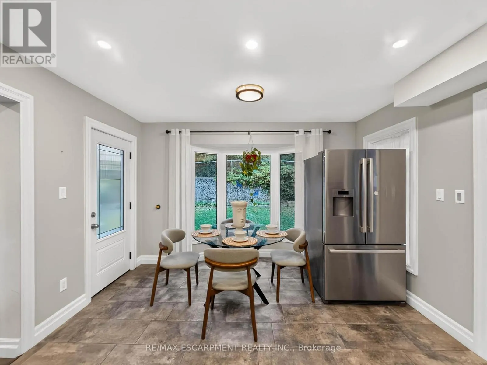 12 SUNDROP COURT