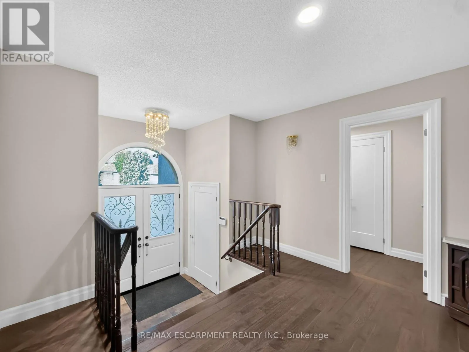 12 SUNDROP COURT