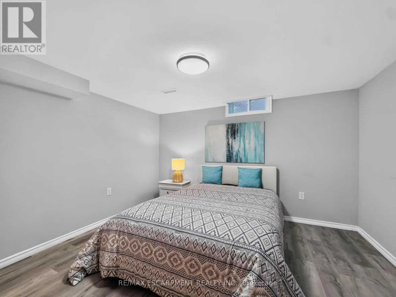 12 SUNDROP COURT