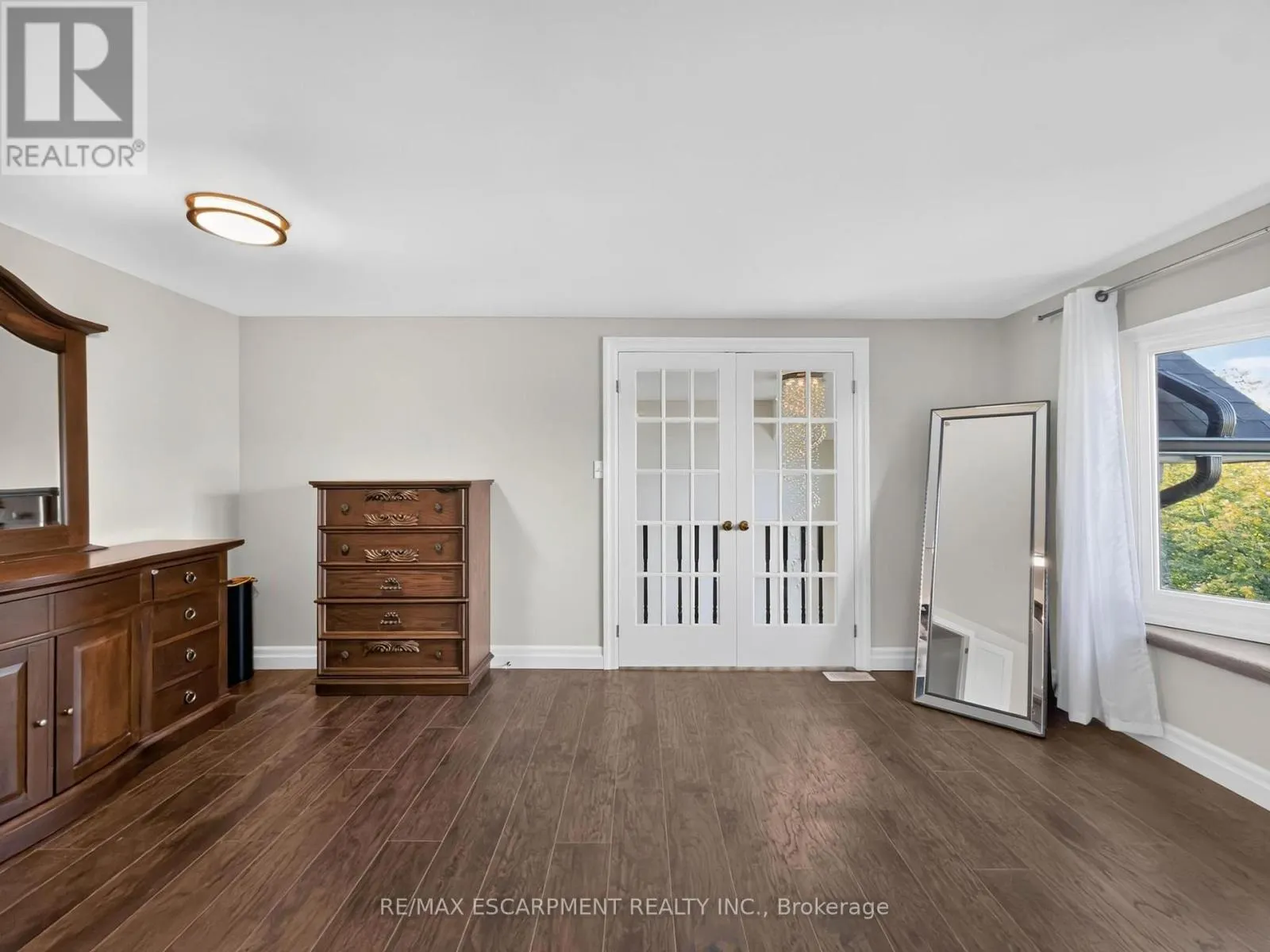 12 SUNDROP COURT
