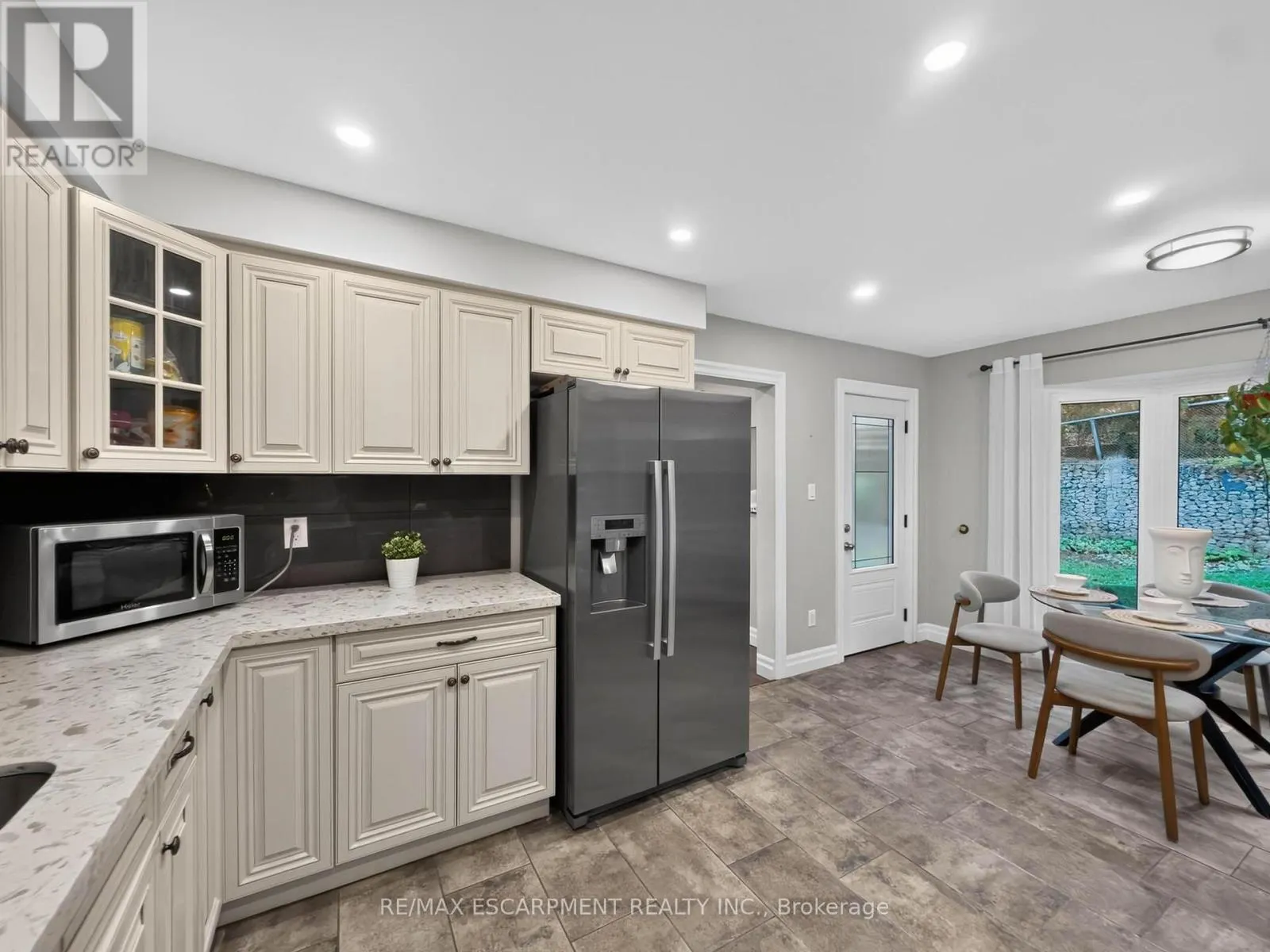 12 SUNDROP COURT