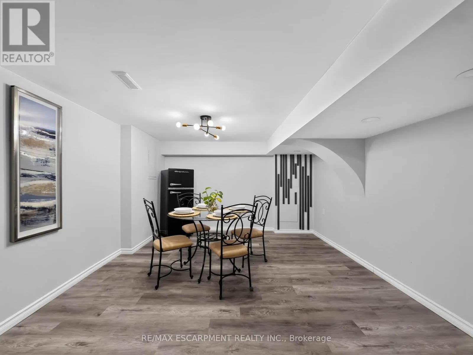 12 SUNDROP COURT