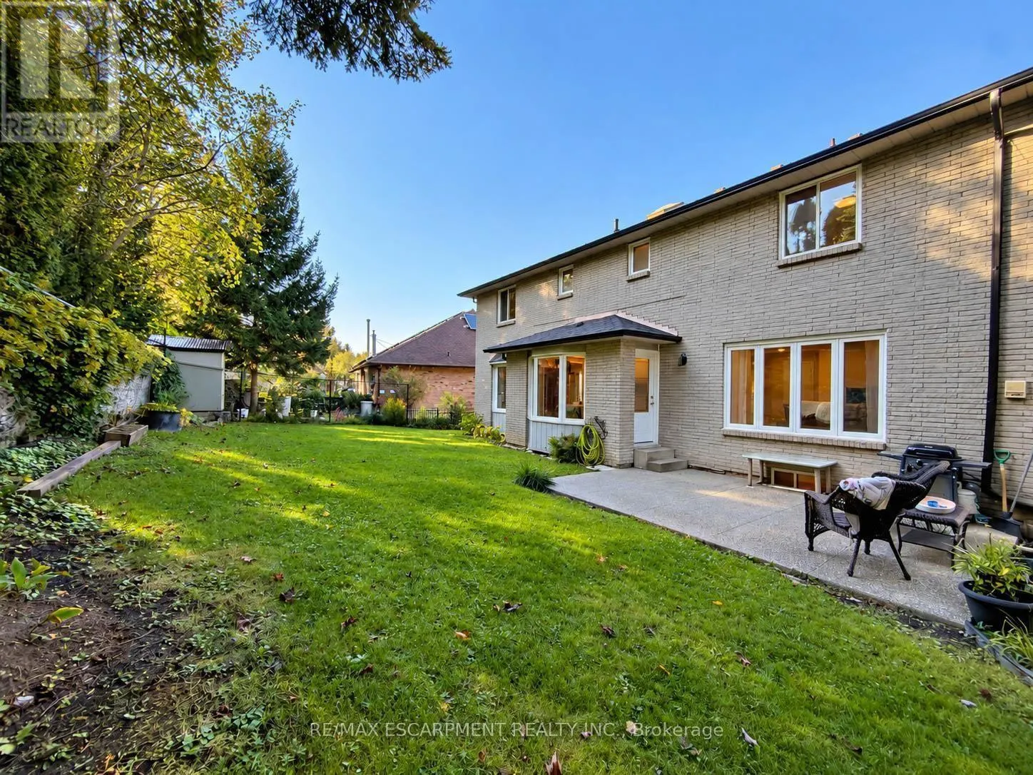 12 SUNDROP COURT