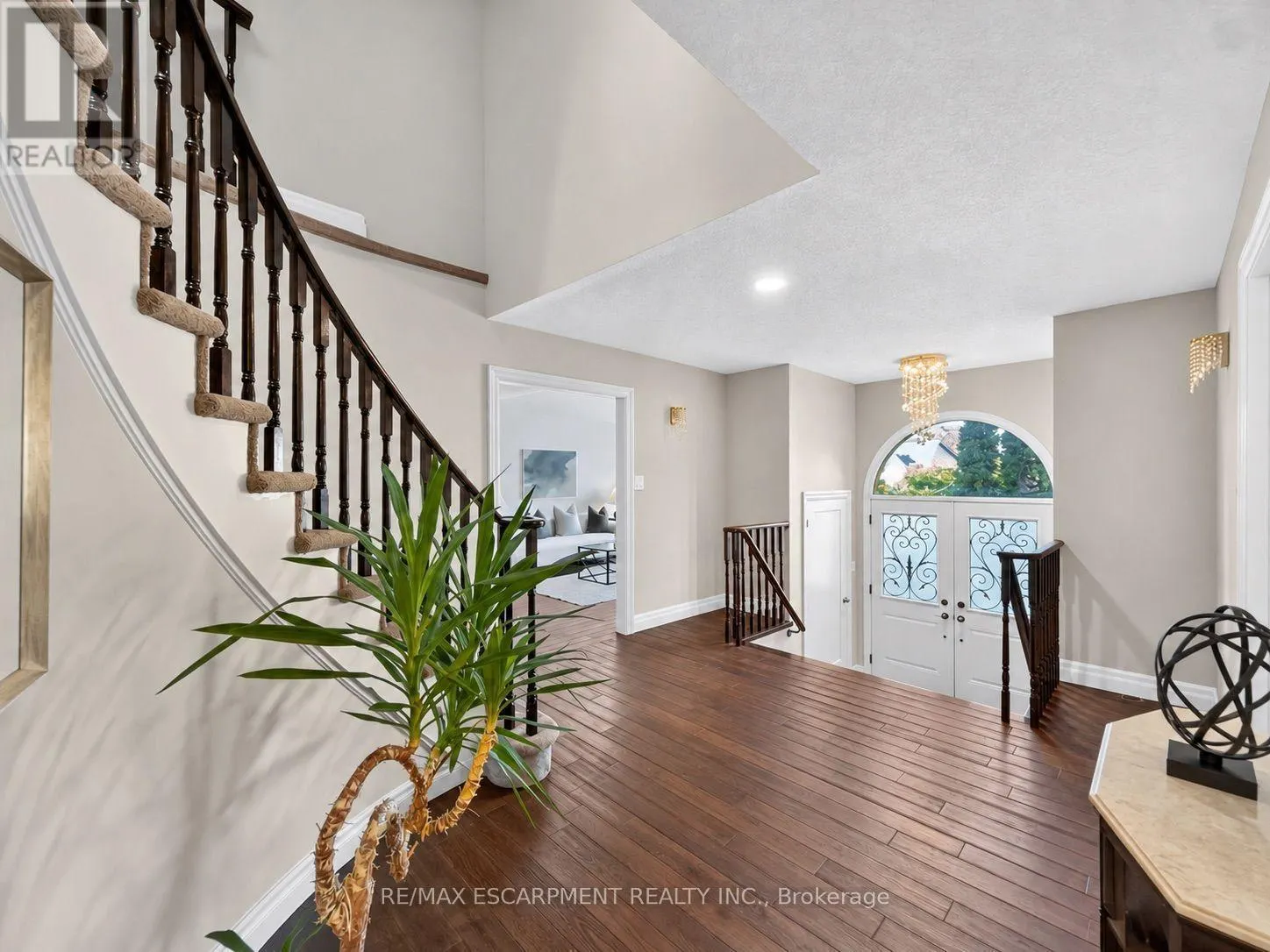 12 SUNDROP COURT