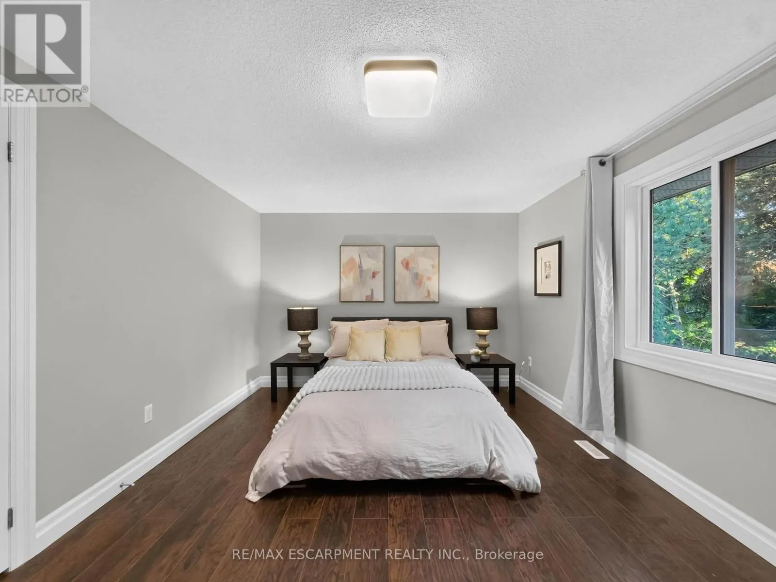 12 SUNDROP COURT