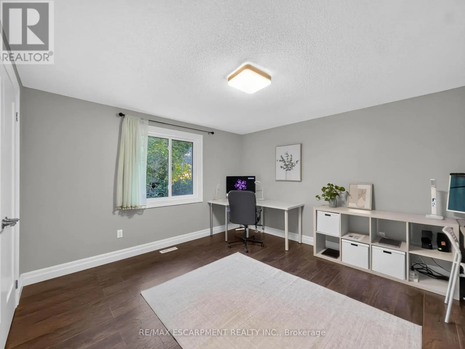 12 SUNDROP COURT