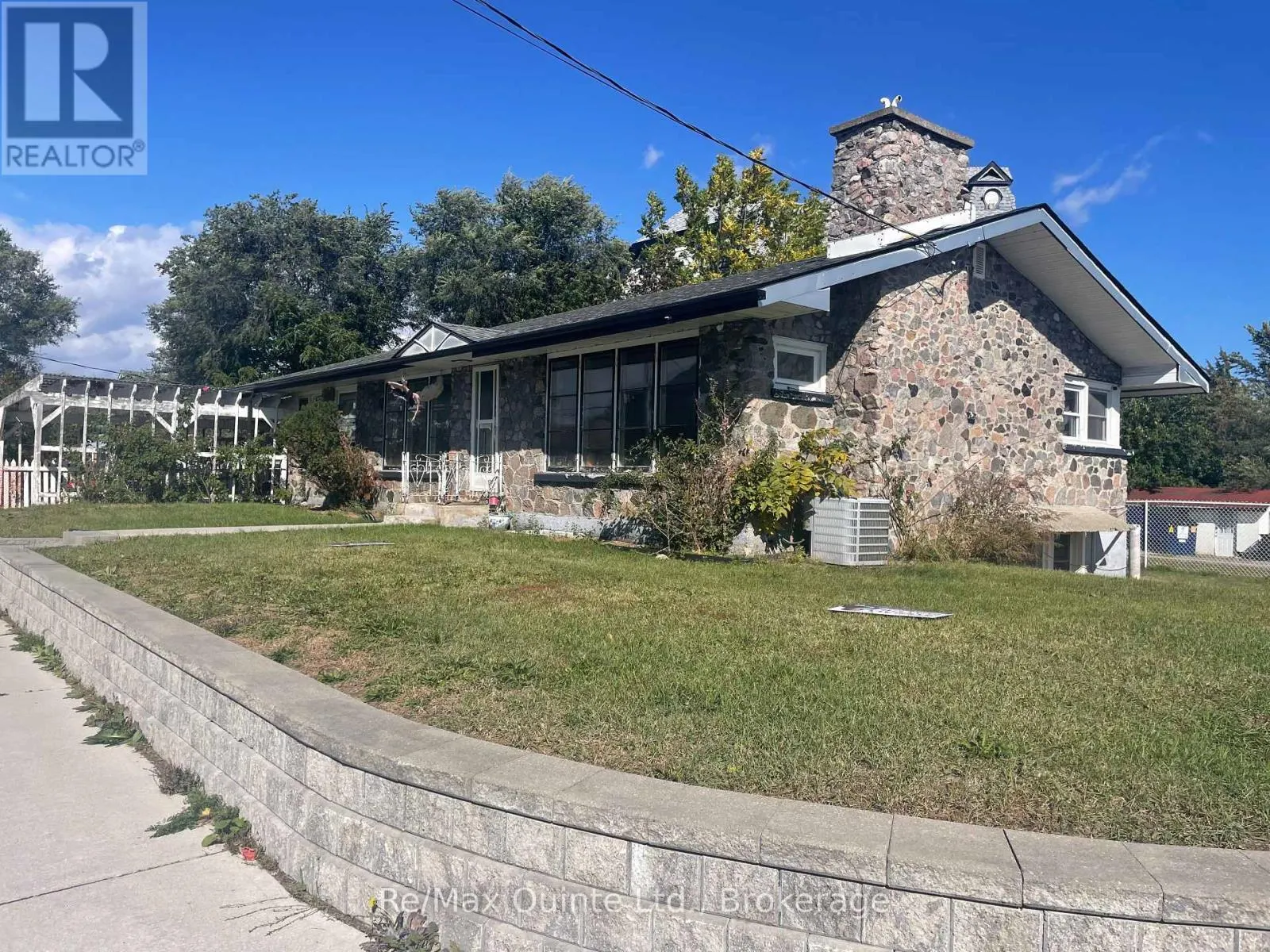 1 LORNE AVENUE