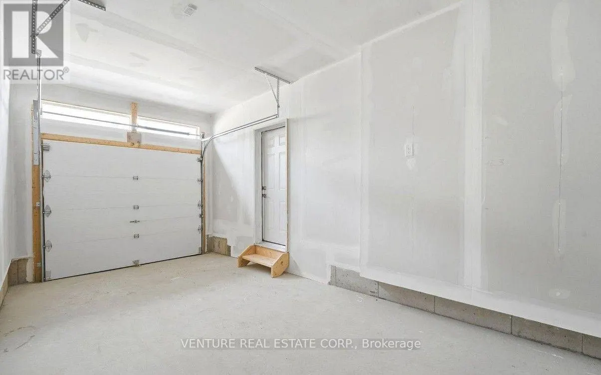 83 - 660 COLBORNE STREET W