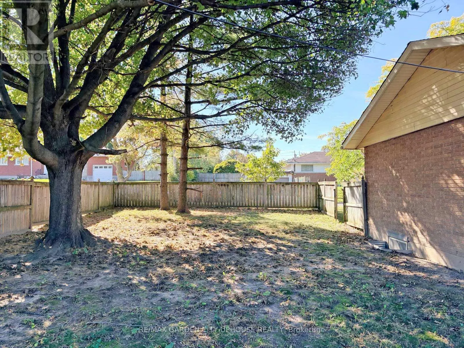 2 TREEVIEW PLACE