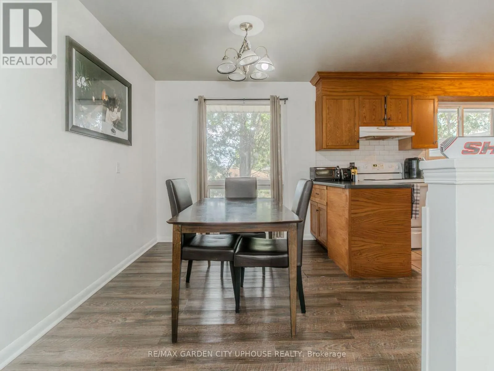 2 TREEVIEW PLACE