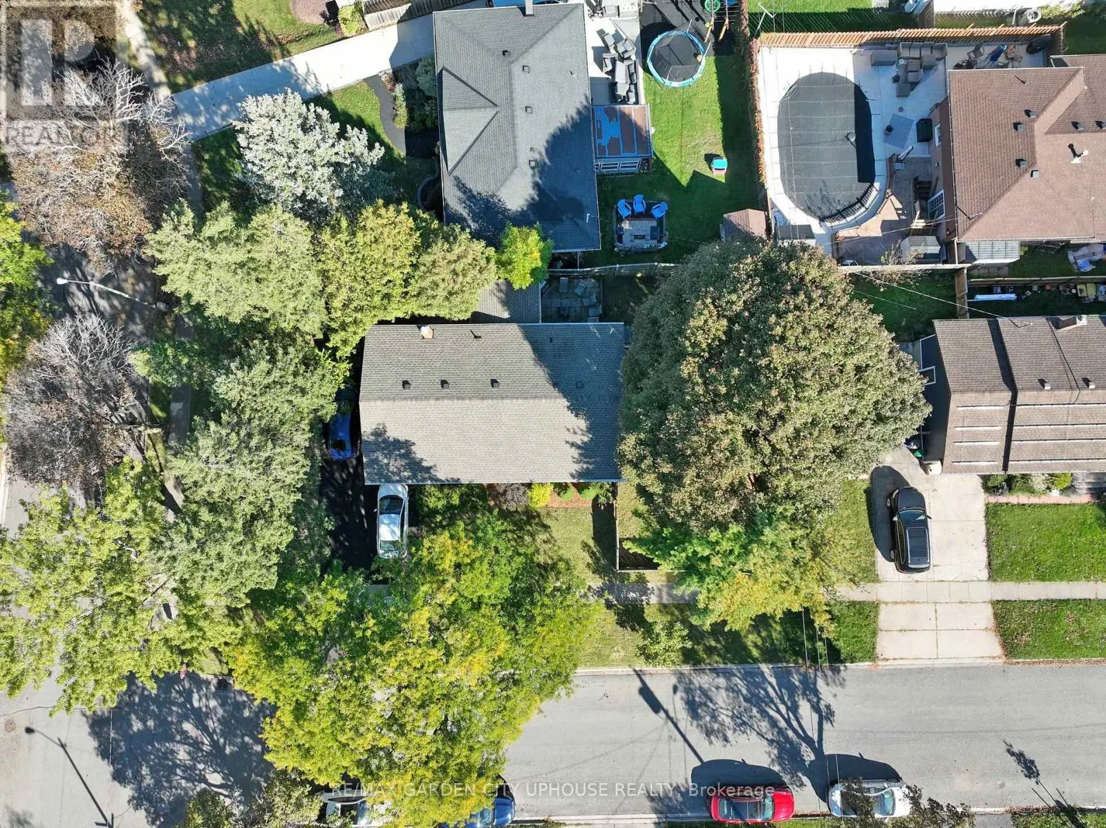 2 TREEVIEW PLACE