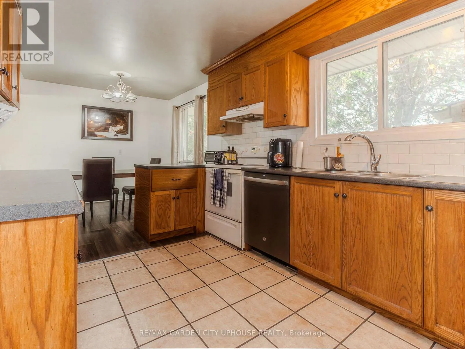 2 TREEVIEW PLACE