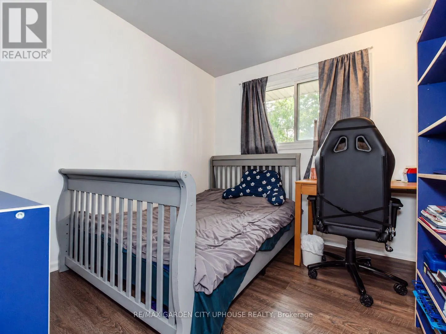 2 TREEVIEW PLACE